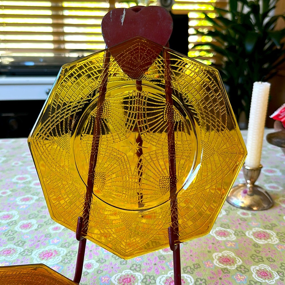 L.E. SMITH Amber Yellow Romanesque Octagonal 7 Plates Art Deco Depression